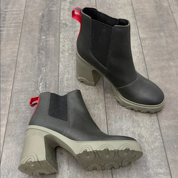 Like NEW! Leather Sorel Brex Heel Lug Chelsea Boot in Olive Green, size 8 - Picture 2 of 11